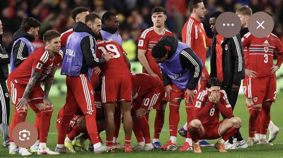 Dylan Jones tweet media