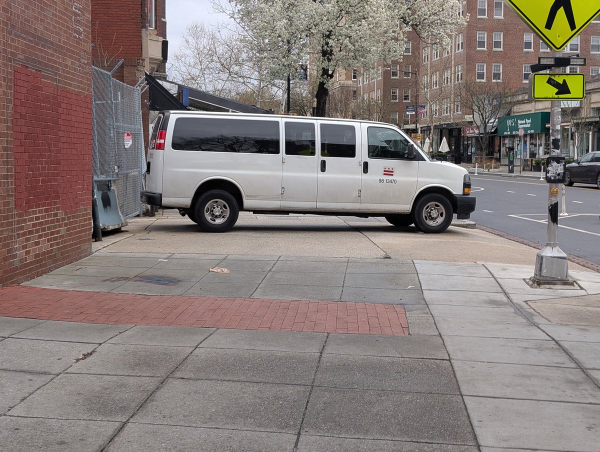 the guy on Mintwood Place tweet media