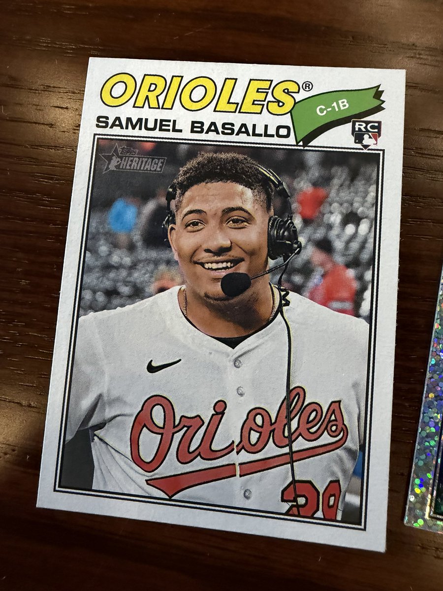 Lunch time mega rip and boy did it pay off! These 26 heritage megas are absolutely LOADED!  

#TheHobby