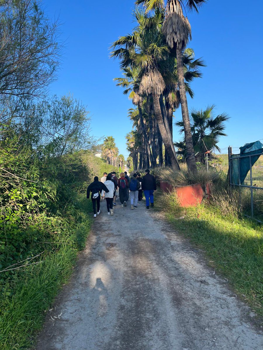 lomopardo's tweet photo. Hoy nuestros alumn@s de 1º y 2º de ESO han vivido una experiencia inolvidable recorriendo un sendero por la campiña jerezana 🌿☀️

#colegiopublicodetod@syparatod@s 
#EscuelaEspacioDePaz
#colegiorural 
#campiñajerezana
#MedioNatural
#territoriolomopardo
#territorioGuadalete https://t.co/mkecnRyJeL