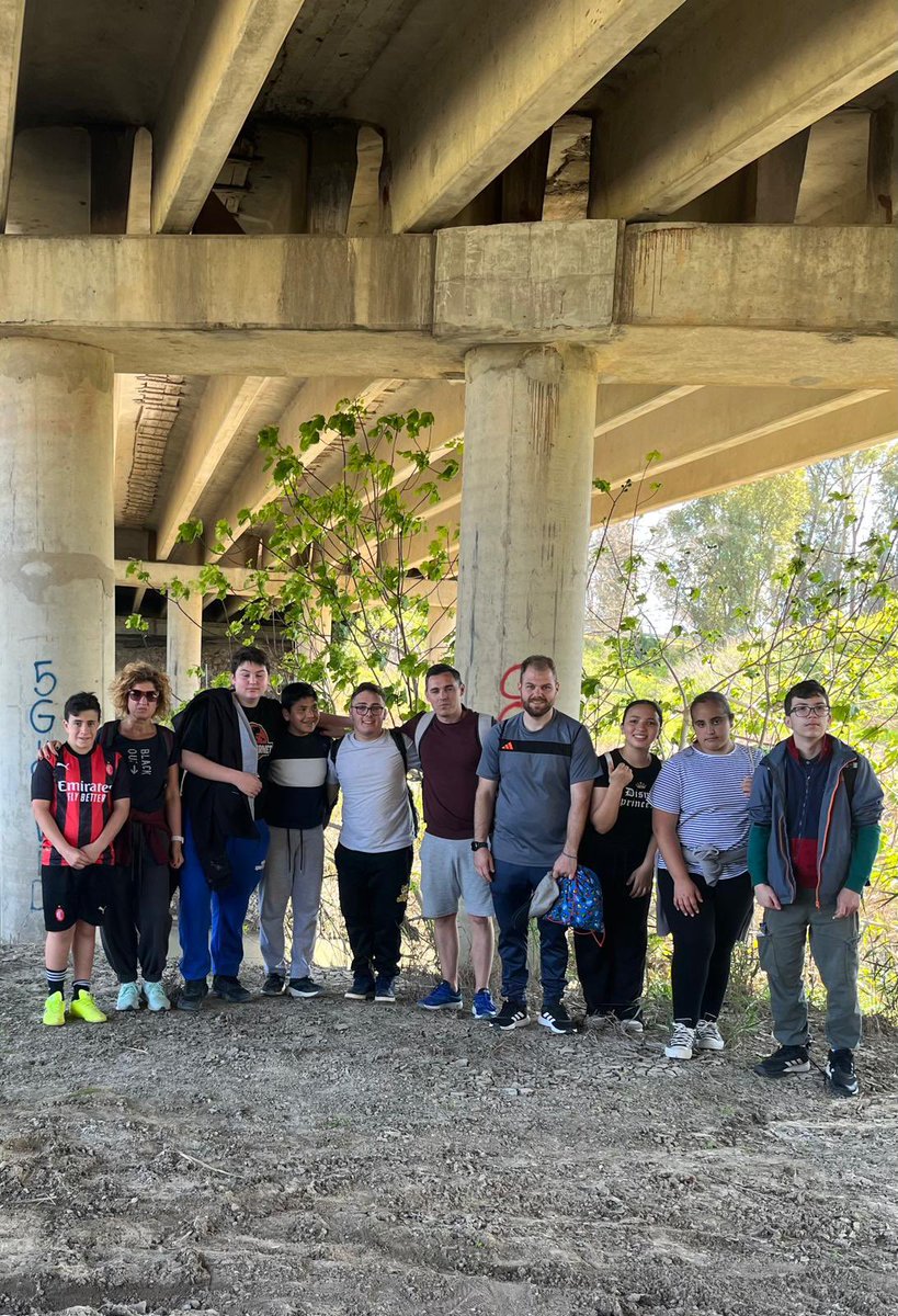 lomopardo's tweet photo. Hoy nuestros alumn@s de 1º y 2º de ESO han vivido una experiencia inolvidable recorriendo un sendero por la campiña jerezana 🌿☀️

#colegiopublicodetod@syparatod@s 
#EscuelaEspacioDePaz
#colegiorural 
#campiñajerezana
#MedioNatural
#territoriolomopardo
#territorioGuadalete https://t.co/mkecnRyJeL
