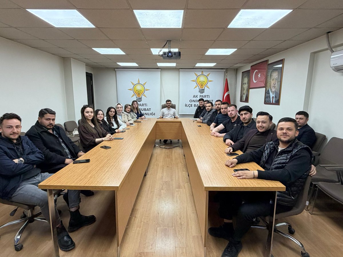 İlçe Gençlik Kolları Başkanımız Mehmet Onur Gürbüz riyasetinde haftalık olağan yönetim kurulu toplantımızı gerçekleştirdik.