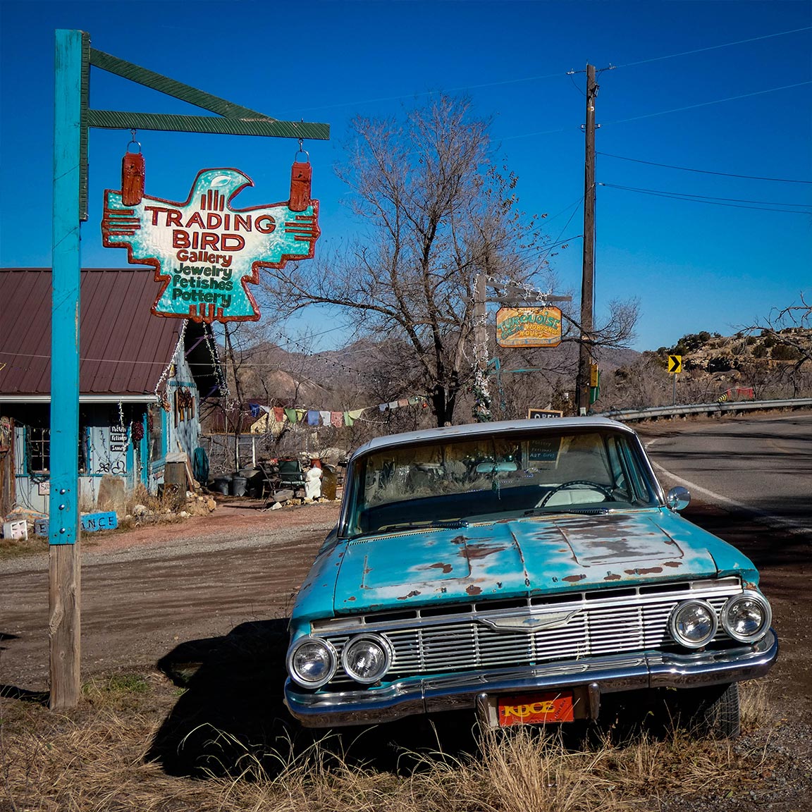 505Nomad's tweet image. #Madrid is home to more than 40 galleries, numerous unique shops, and the historic Mine Shaft Tavern. Completed in 1947, it is one of the oldest continually run taverns in Santa Fe County. The 40 ft. lodge pole pine is the longest stand-up bar in #NewMexico.

#travel #roadtrip