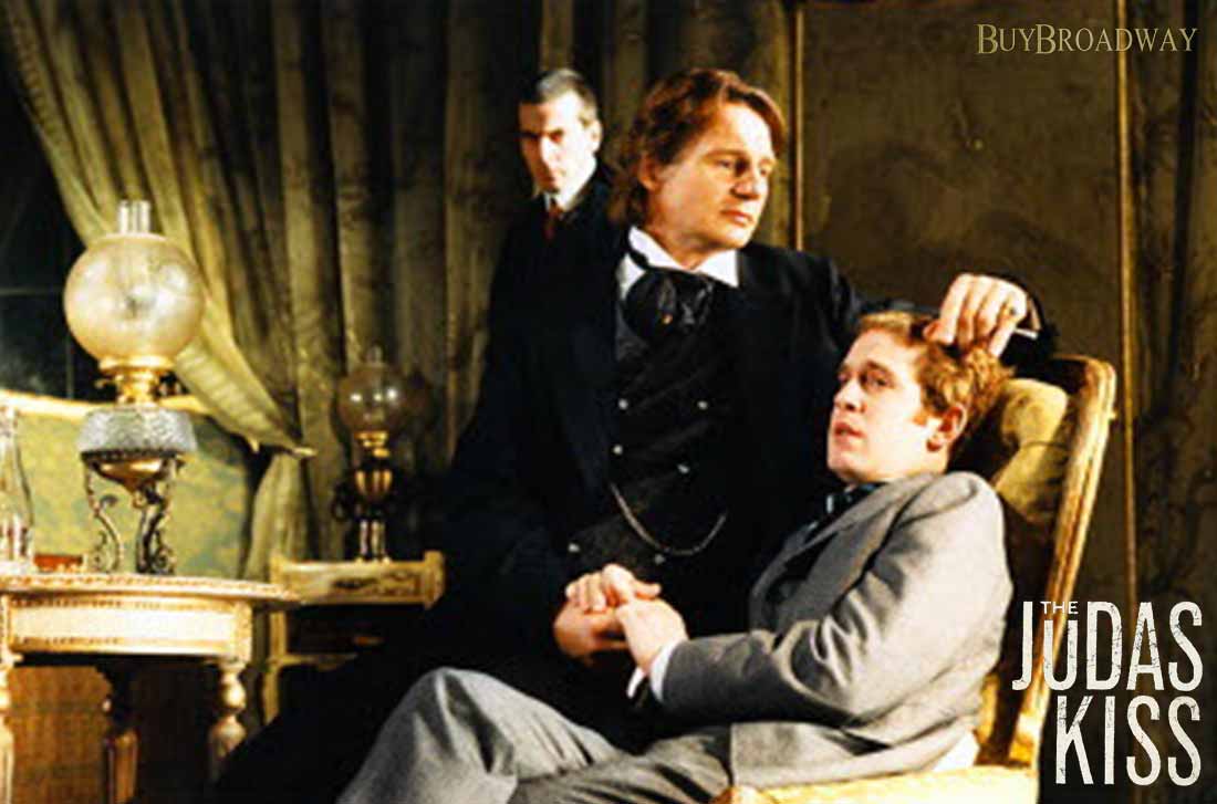 brinatello's tweet photo. Also for #WorldTheatreDay đ hereâs some other stage productions that #PeterCapaldi appeared in over the years: #Absurdia with #LyndseyMarshal (2007), #TheJudasKiss with #LiamNeeson (1998), #Dracula đ§ââď¸ with #DanielDayLewis (1984), and #TwelfthNight (1983). https://t.co/41YthhwmaM