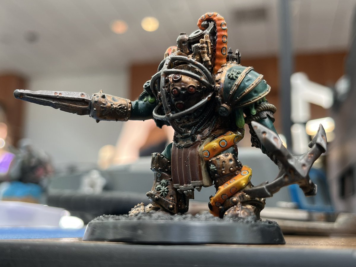 ArtistsEmpire's tweet image. Snapping some pics at #Adepticon for paintovers!

Such a cool area where people sit and paint! Inspiring to see peoples work in person.