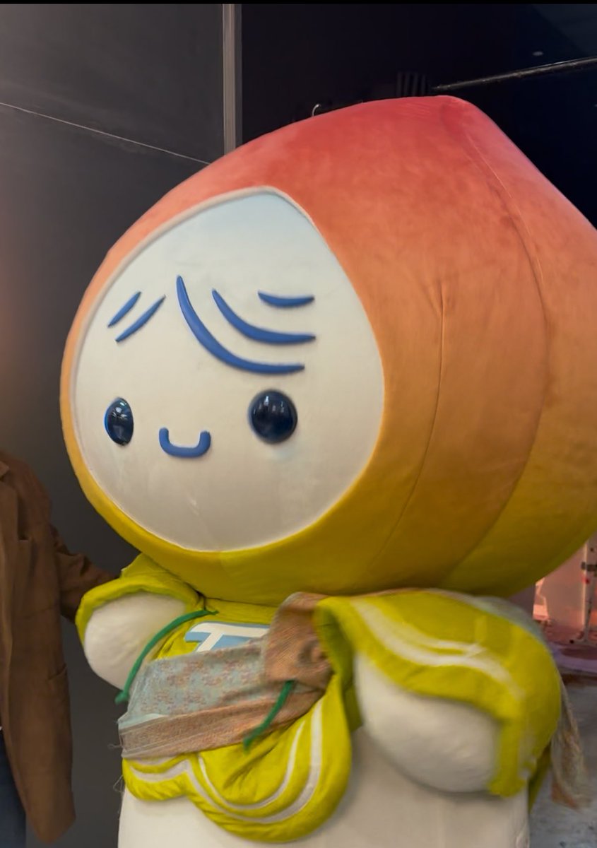 limmolly tweet media