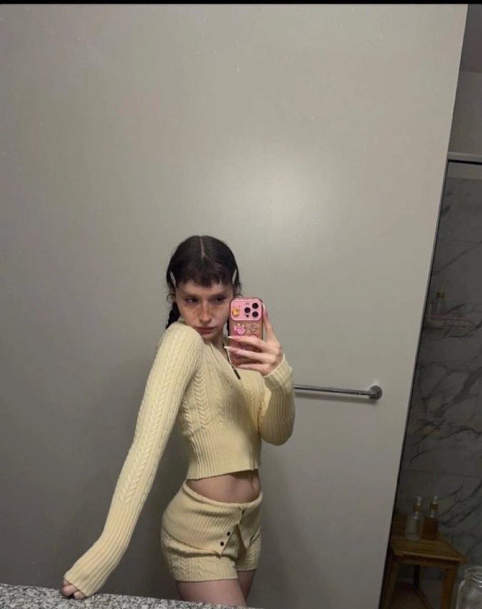 SUMMER JAMES tweet media