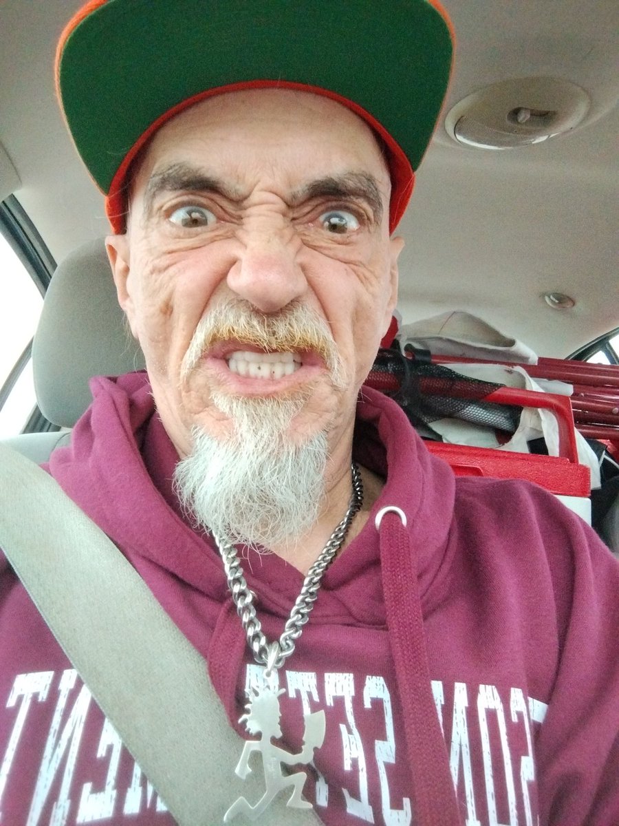 localclowncrew's tweet image. #JSA
#Chapter17 ya might wanna get some dicc pills and call in your office and support staff. 
I have seen over a hundred moms headed your way and that just coming from the West. Damn y'all this shit about to go stoopid.
#Juggalohio4
#GlizzyFestJO4