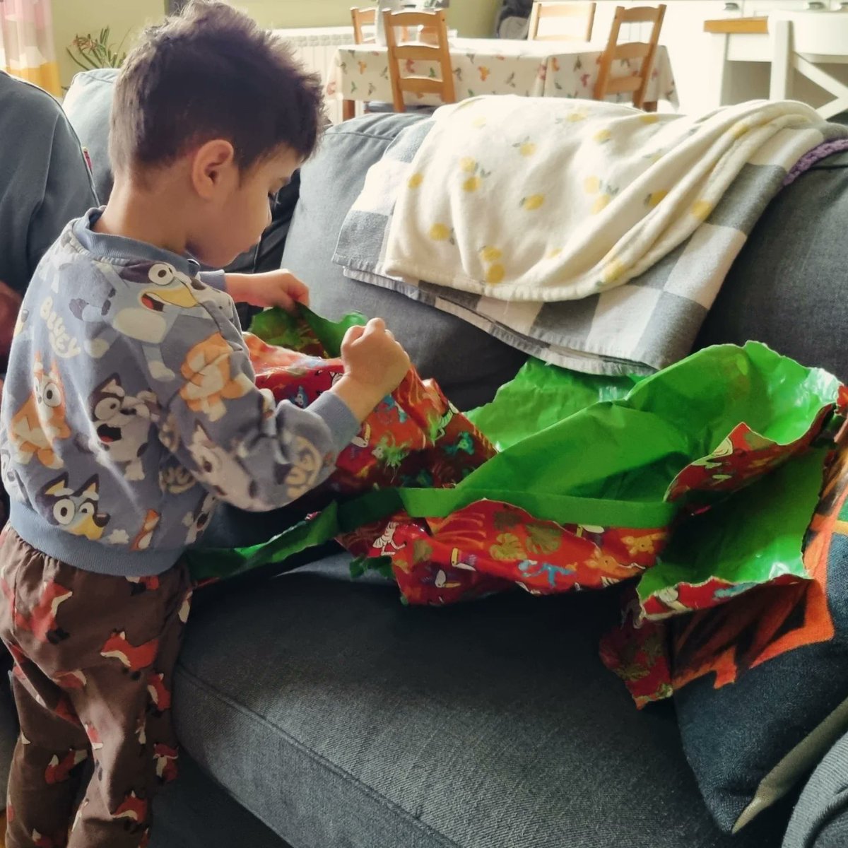 danielsimac's tweet photo. Happy 3rd Birthday to our darling little Benjamin! Making and eating cake, blowing up balloons, opening up presents, and overall having a full day! Luckily we have the whole weekend to really get to all those new toys, should be lots of fun. https://t.co/69I3f5f0VW