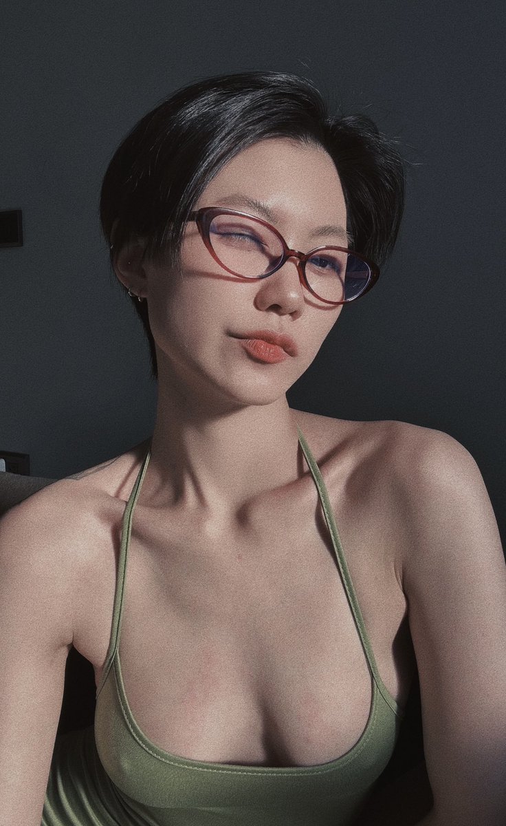 exclusive for good boys only 😌 (it’s free for now)

https://t.co/BcmqYMyDhE https://t.co/m5GfIUAdx8