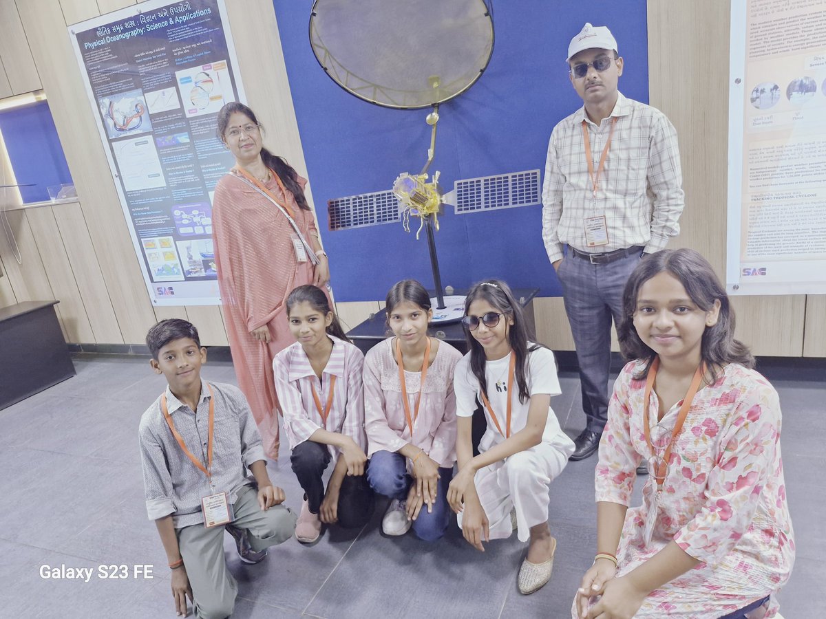अयोध्या और देवीपाटन मंडल के 13 छात्र छात्राओं ने गुजरात का दौरा किया। उन्होंने सोला साइंस सिटी, अक्षरधाम मंदिर, इसरो, और साबरमती आश्रम का भ्रमण किया। इस यात्रा में उन्होंने गुजरात की संस्कृति, शिक्षा, और नवाचार के बारे में जाना। 
<a href="/basicshiksha_up/">Department Of Basic Education Uttar Pradesh</a> 
<a href="/BsaAyodhya/">BSA_Ayodhya</a> 
<a href="/CMOfficeUP/">CM Office, GoUP</a>