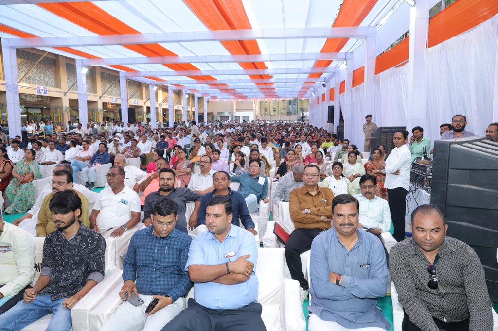 આજ રોજ પાટણમાં એરપોર્ટ કક્ષાના આઈકોનિક બસપોર્ટના લોકાર્પણ પ્રસંગે પ્રભારી મંત્રી શ્રી <a href="/swarupthakorbjp/">Swarupji Thakor</a> તેમજ અન્ય મહાનુભાવો સાથે ઉપસ્થિત રહીને નાગરિકોને સંબોધન કર્યું.

આ આધુનિક બસ પોર્ટ માત્ર મુસાફરો માટે સુવિધા નહીં, પરંતુ સમગ્ર ઉત્તર ગુજરાતના વિકાસને નવી ગતિ આપનાર મહત્વપૂર્ણ