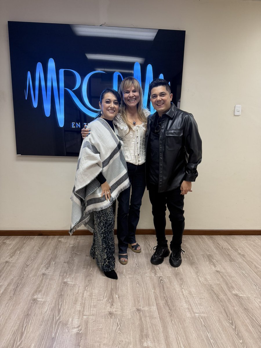 Faltan 2 Días para el concierto y estamos en plena gira de medios con <a href="/willietamayoec/">Willie Tamayo</a> y <a href="/paolatamayo/">paolatamayo</a> haciendo las invitaciones finales para el gran show. Nos vemos el domingo #concierto #musicaecuatoriana #ecuador #quito #prensa