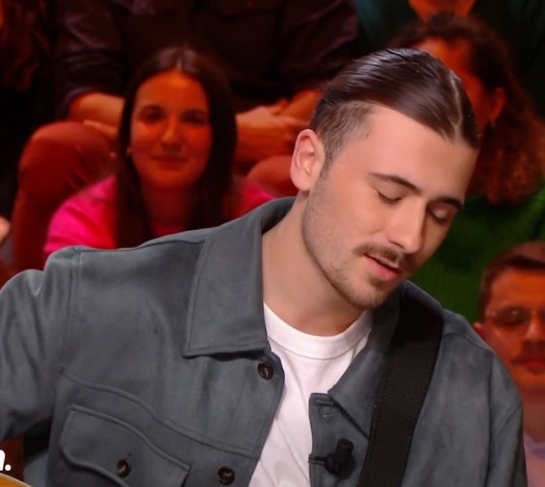 l❄️u tweet media