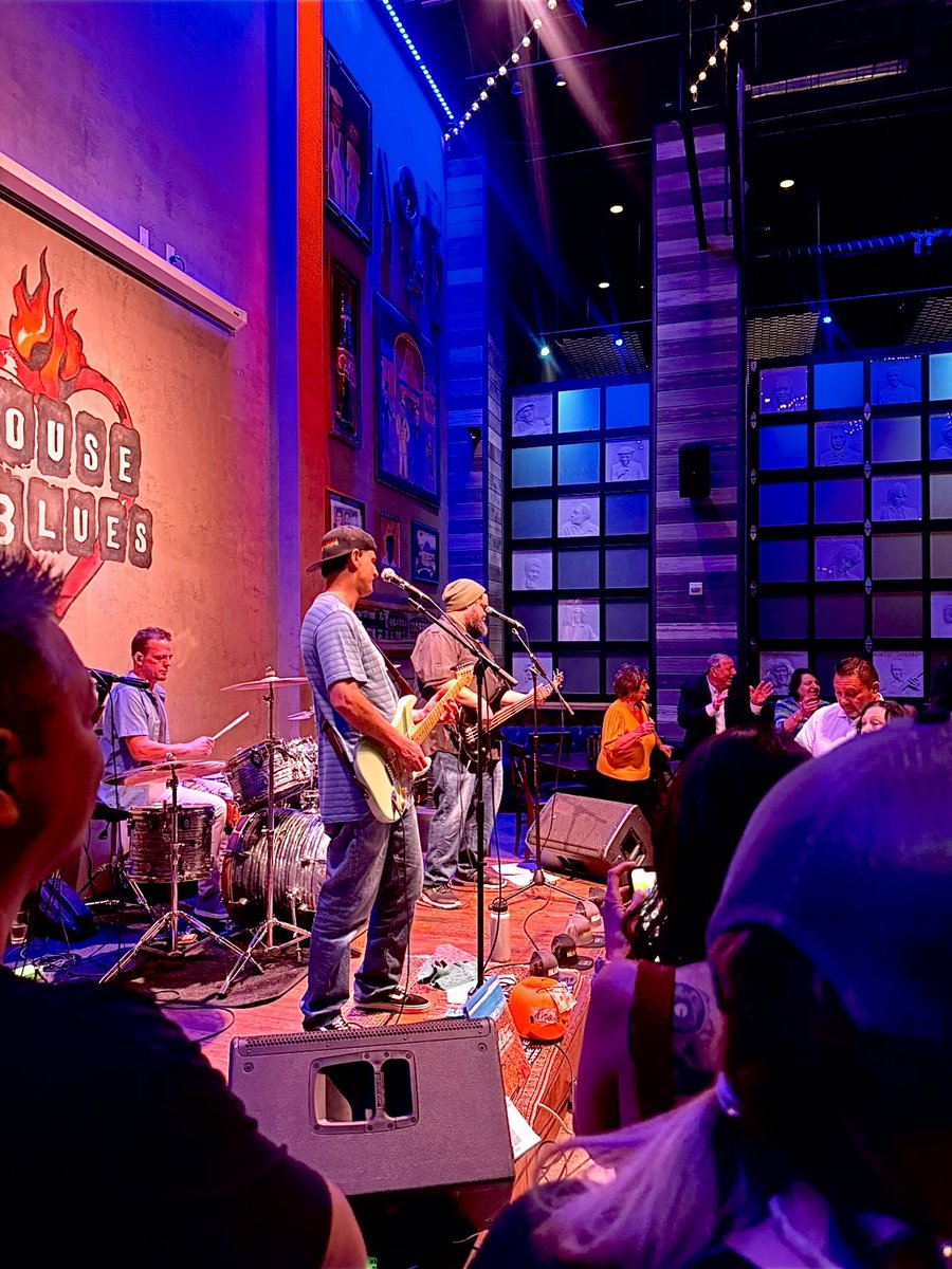 Headshine tweet media