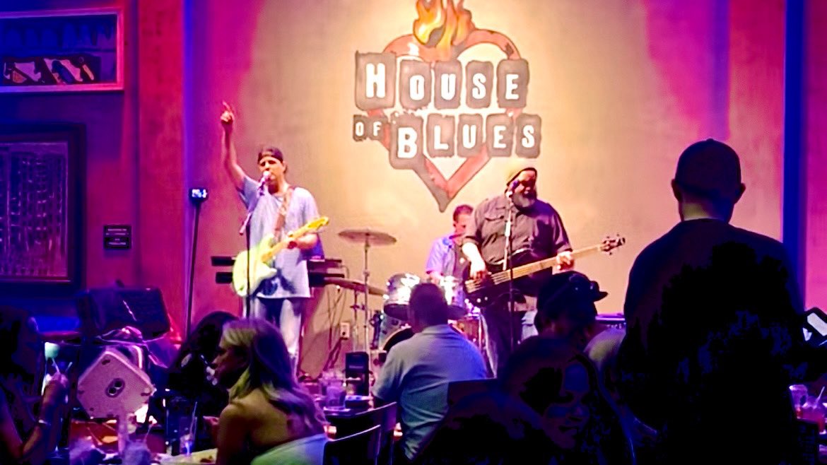 Headshine tweet media