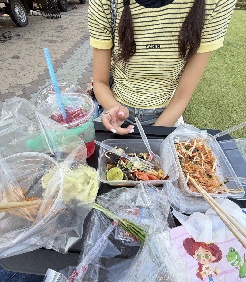 LMlookmhee tweet media