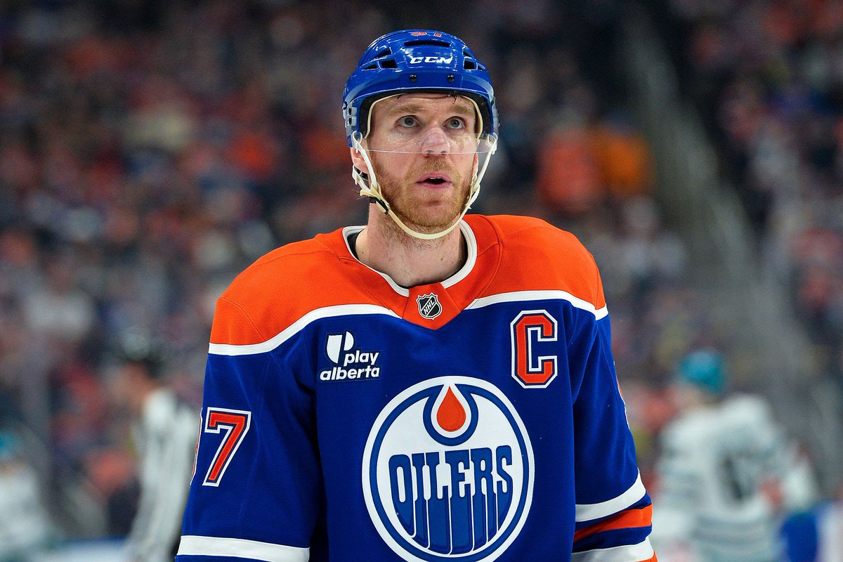 NHL_Muse's tweet image. NHL point leader every season since 2015–16:

2015-16 — Patrick Kane (106)
2016-17 — Connor McDavid (100)
2017-18 — Connor McDavid (108)
2018-19 — Nikita Kucherov (128)
2019-20* — Leon Draisaitl (110)
2020-21* — Connor McDavid (105)
2021-22 — Connor McDavid (123)
2022-23 — Connor