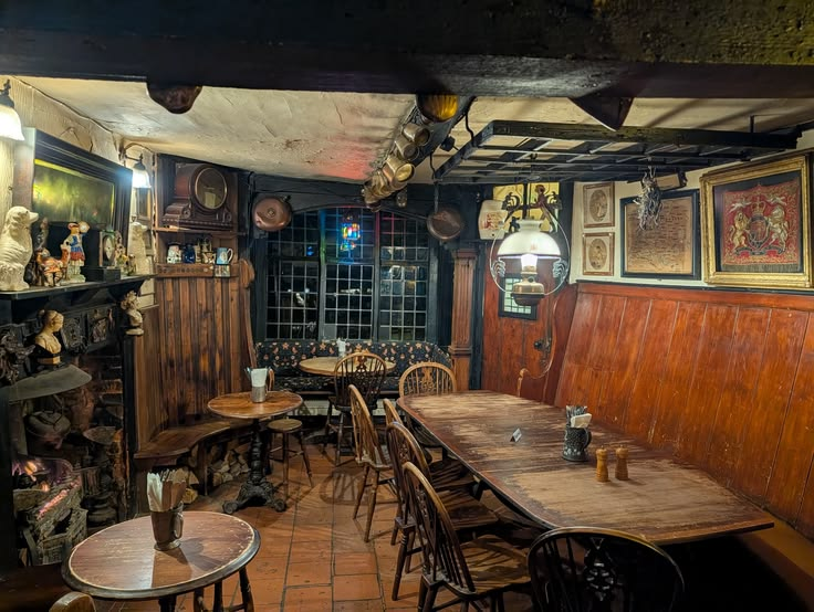 Britain's Lost & Living Pubs tweet media