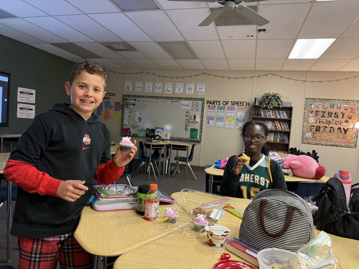 MrsEhrhardt_'s tweet photo. I had lunch with these two awesome students today! They cashed in their 3rd-quarter PBIS points for lunch with a teacher. The perfect way to end the week before spring break! 😊☀️🧁 https://t.co/fpFG2zLthG