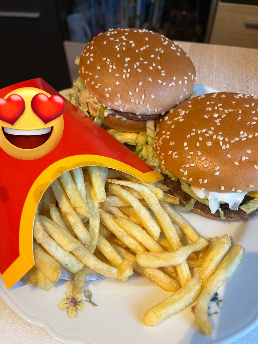 Christopher tweet media