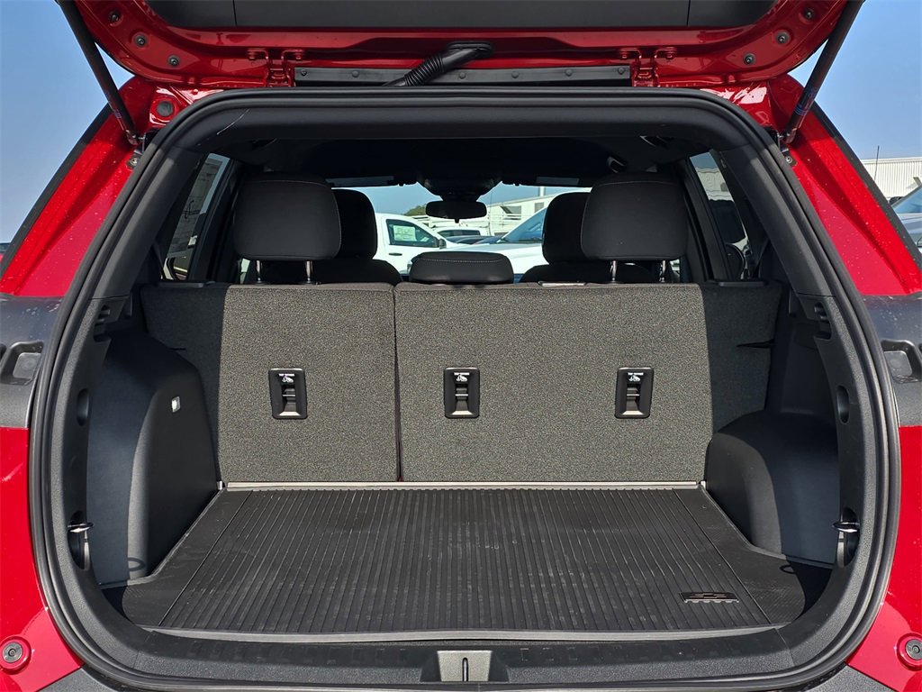 CavenderCBG's tweet photo. Perfect for growing families, the 2026 Chevrolet Equinox offers flexible cargo space with split‑fold rear seats and a maximum of 63.5 cu ft. Let us help find your Equinox: https://t.co/HyH5qYQtuM https://t.co/BQmj2kJQT4