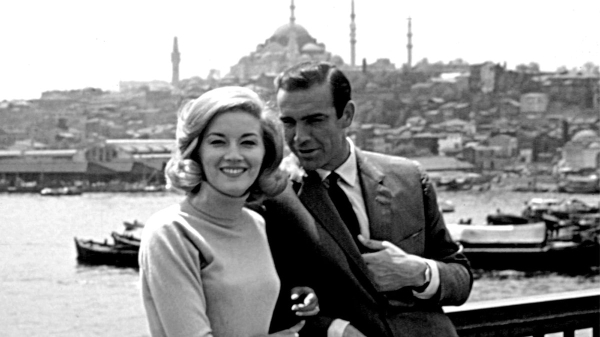 ___MaHuR___ tweet media