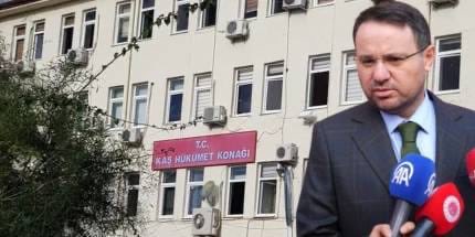 Sabah gazetesindeki ‘iddialar’ çöp oldu: 
‘Şüpheli’ Ayşegül ‘bulaşıkçı’ çıktı!

Adalet Bakanı Akın Gürlek’in tapu kayıtlarını sorguladığı iddia edilen Diyar Akdağ’ın, “Akın Gürlek’in tapu kayıtlarına bakmam için beni o kandırdı” dediği Ayşegül Erdağ’ın savcılık ifadesi ortaya