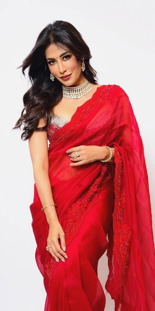 IAmKhabri69's tweet photo. May we live in love, happiness & positivity โจ
Wishing everyone a blessed navratri โค๏ธ
#Chitrangda So Pretty ๐นโค๏ธ๐น๐ https://t.co/I9SKjEiPTS