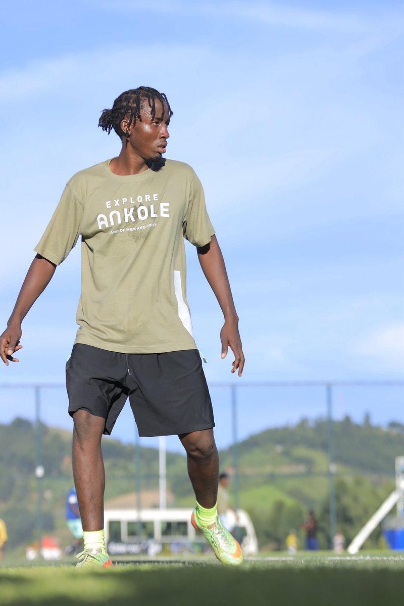 𝒎𝒊𝒕𝒕𝒊 tweet media