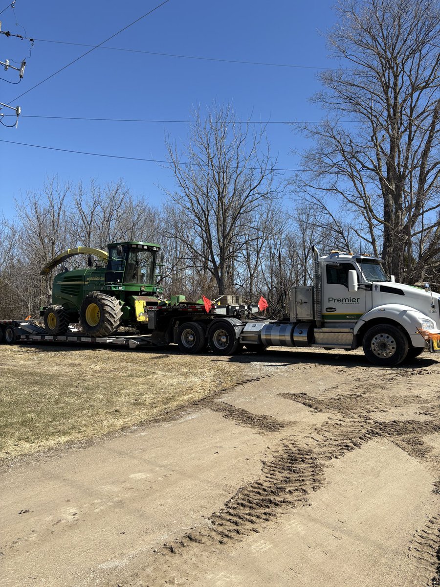 dethomas24's tweet photo. Out with old and in with the new.  R &amp; T Farms is committed to its customers. Ramping up for rye &amp; first cut already. Let’s hope for a warm spring and just the right amount of rain https://t.co/i3sElqsoRG
