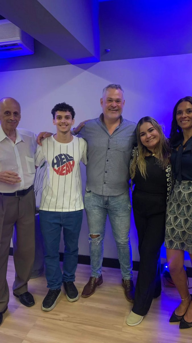 rogeriocutri's tweet photo. Niver da empresa. Tenho muito orgulho de trabalhar nesta empresa🎉🎊🎂🎂 https://t.co/VYj3W5GOYY