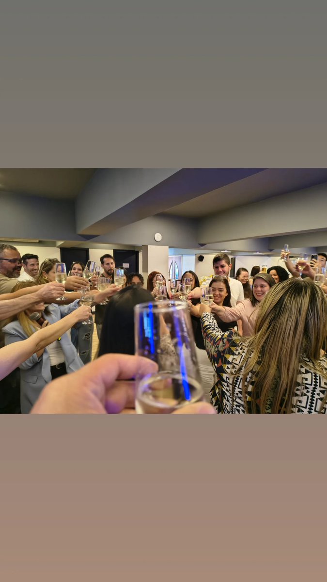 rogeriocutri's tweet photo. Niver da empresa. Tenho muito orgulho de trabalhar nesta empresa🎉🎊🎂🎂 https://t.co/VYj3W5GOYY