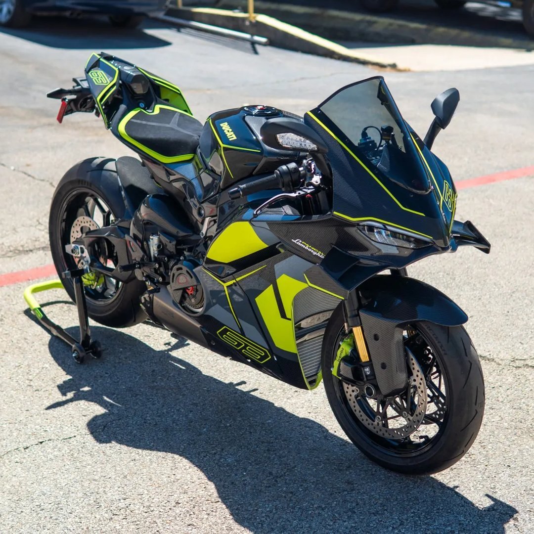 MoreMotorcycles's tweet image. #Ducati Panigale #Lamborghini 

📷
threads.com/@bringatrailer…