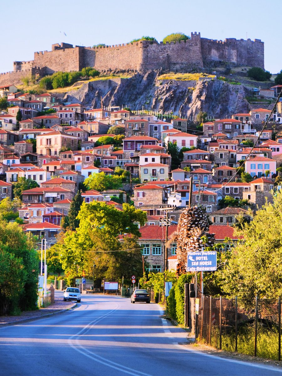 GreekPictures's tweet image. Sunlit rooftops, timeless stone, and a castle that crowns it all… #Molyvos isn’t just a destination, it’s a feeling of understated elegance. 🇬🇷 #Lesvos
📷 mariosstrouthos1787