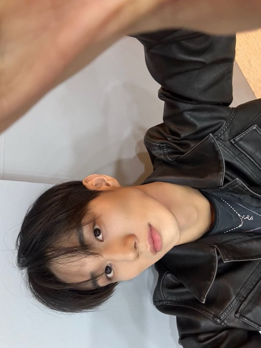 yennie ᥫ᭡ tweet media