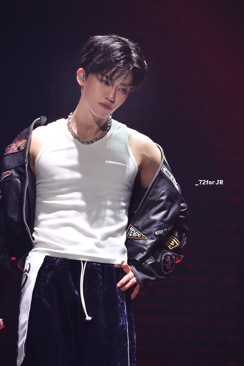 _72forJR tweet media