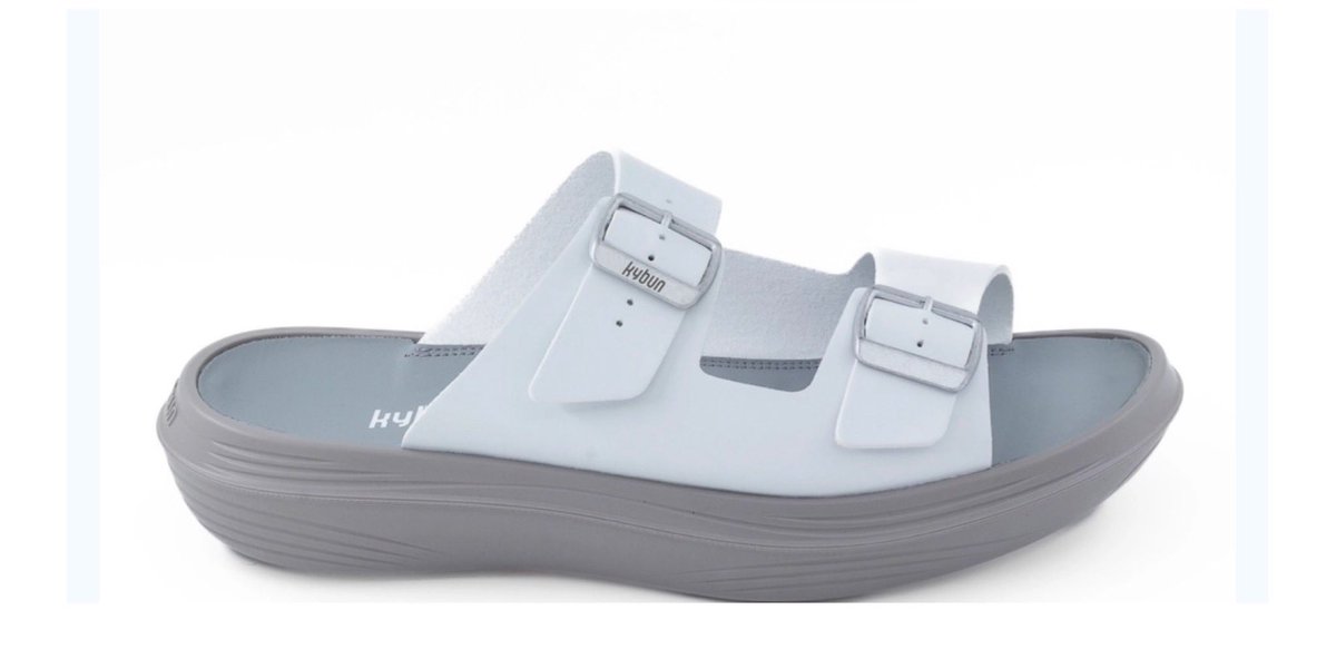 المتنبي. tweet media