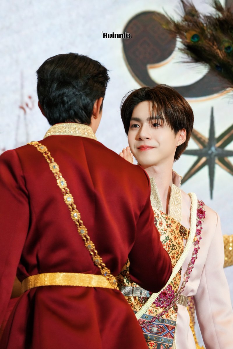 Avinnie•แอนนา tweet media