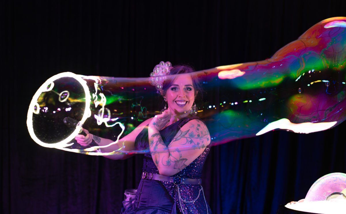 Welcome2Yorks's tweet image. MAGICAL Easter bubble show hits York next weekend! yorkshire.com/york/inspirati… Bubbles LaFae brings giant bubbles, fire &amp;amp; mesmerizing light effects for the ultimate family experience. Perfect Easter treat that'll leave kids (and adults!) completely spellbound! #York #Easter