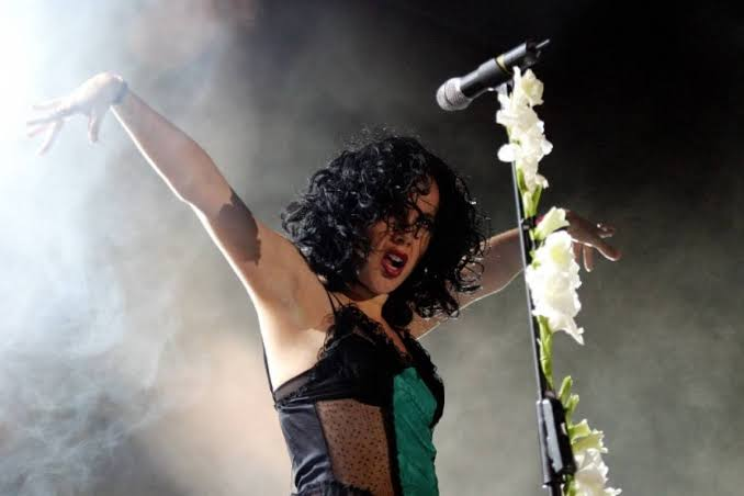 Mujeres que dejan huella | #MesDeLaMujer
La artista mexicana Rita Guerrero es considerada una de las más importantes del rock en español y una de las máximas exponentes en México. Fue la voz principal del grupo Santa Sabina. En 2005 fundó y dirigió el coro de <a href="/U_ElClaustro/">El Claustro</a>