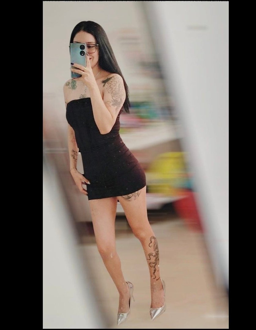 petite Nik tweet media