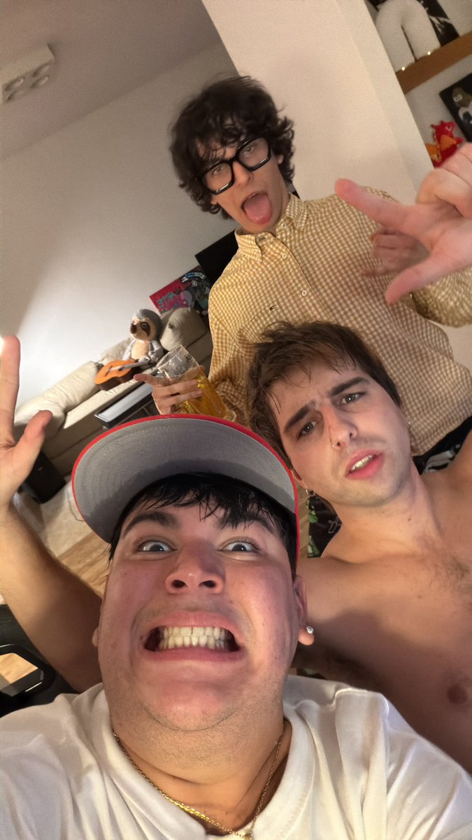 ElMortedor's tweet photo. CONTESTEN ESTA FOTO DE CÓMO ESTÁN VIENDO a “LA GULA” https://t.co/43UnuJHPhE