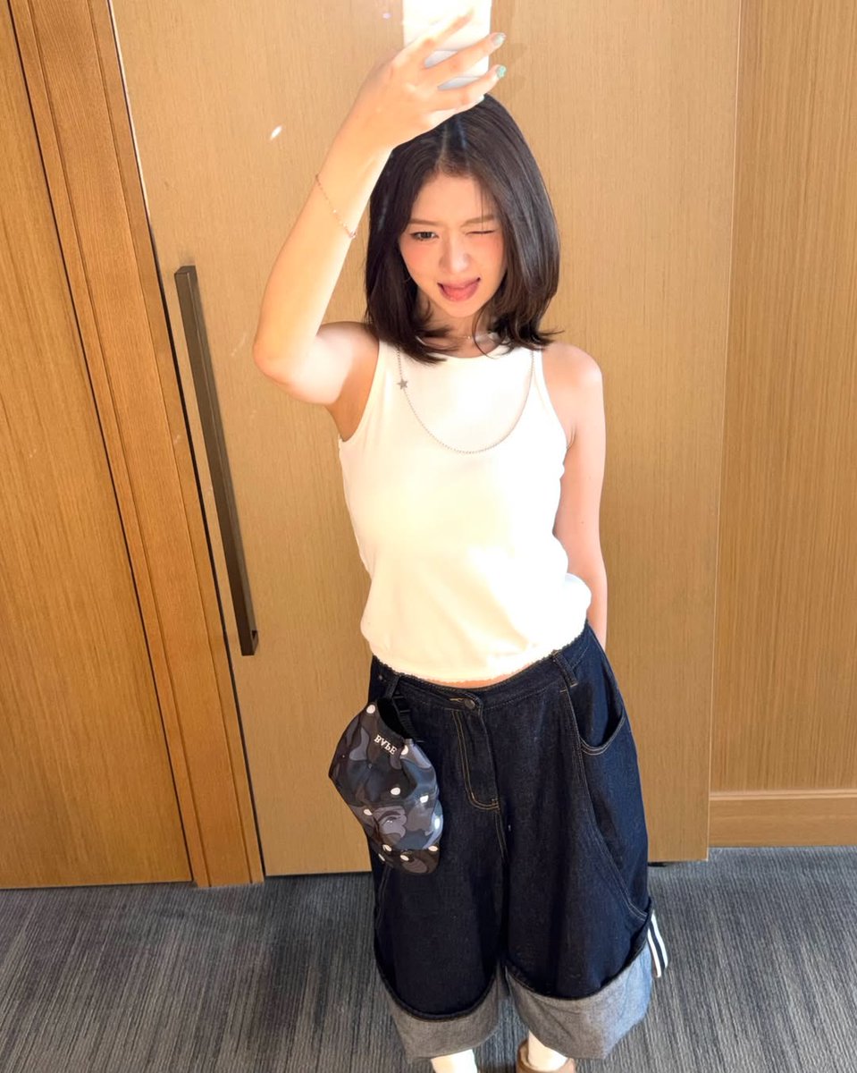 hourly rei tweet media