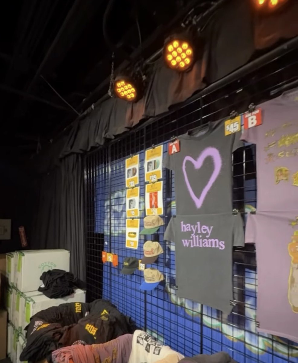 ≽^•⩊•^≼ tweet media