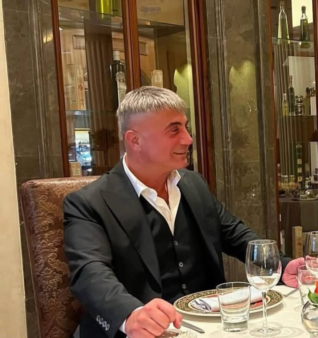 Seni kötülüyorlar ama
İlk fırsatta masana oturacaklar
<a href="/sedat_peker/">Sedat Peker</a>