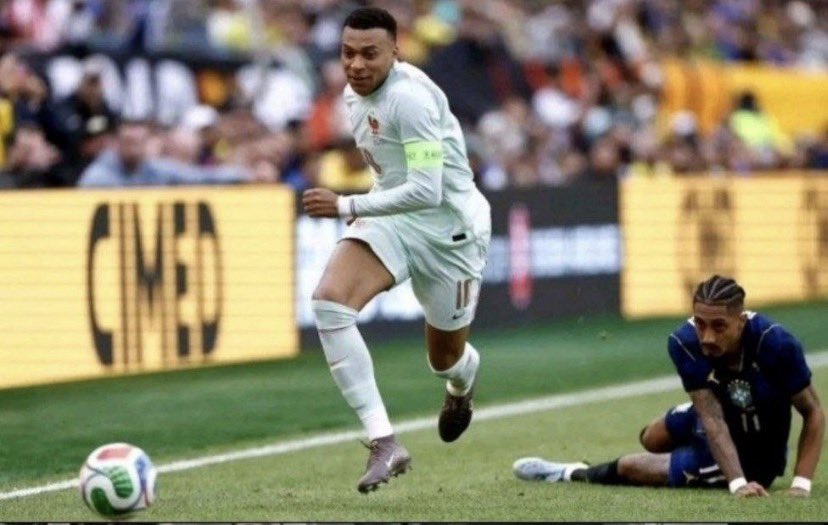 ItzCarlos tweet media