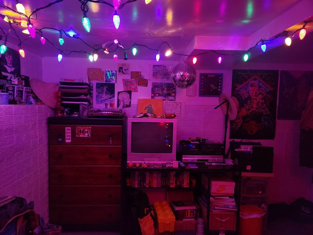 Sawyer ☆ watched #IRONLUNG x2 tweet media