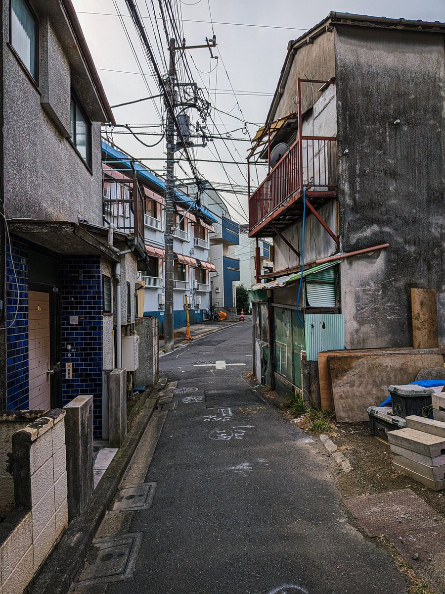 路地とタテモノ tweet media