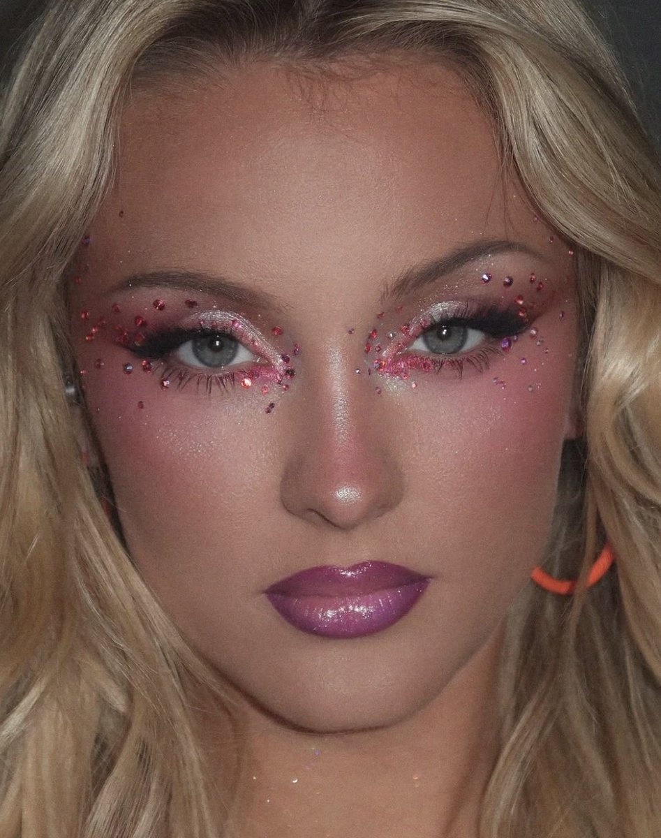 La Mode Unknown tweet media